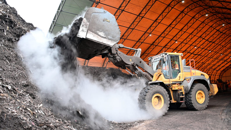 Kickbox_Ejector_Bucket_on_Volvo_Wheel_Loader_Thumbnail.jpg