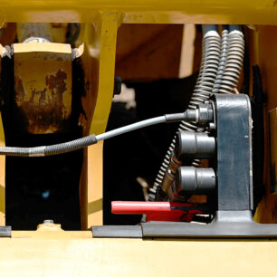 OilQuick_Features__Electrical-Coupling.jpg